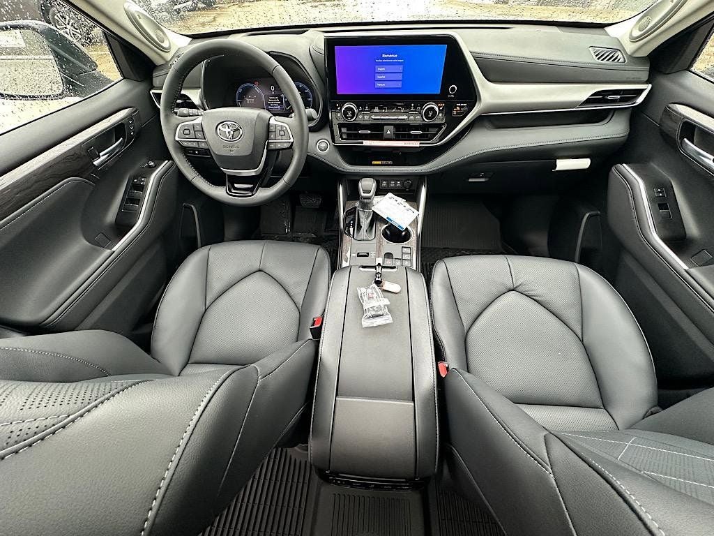 2026 Toyota Highlander Hybrid Platinum