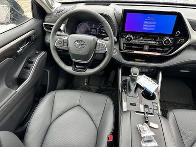 2026 Toyota Highlander Hybrid Platinum