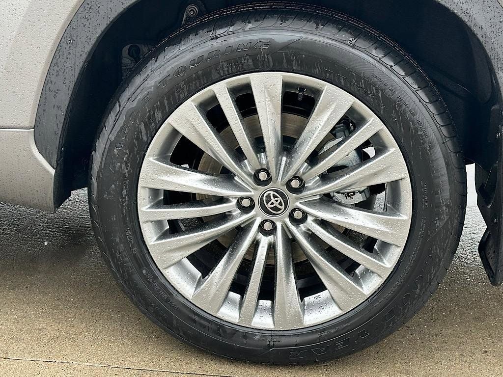 2026 Toyota Highlander Hybrid Platinum