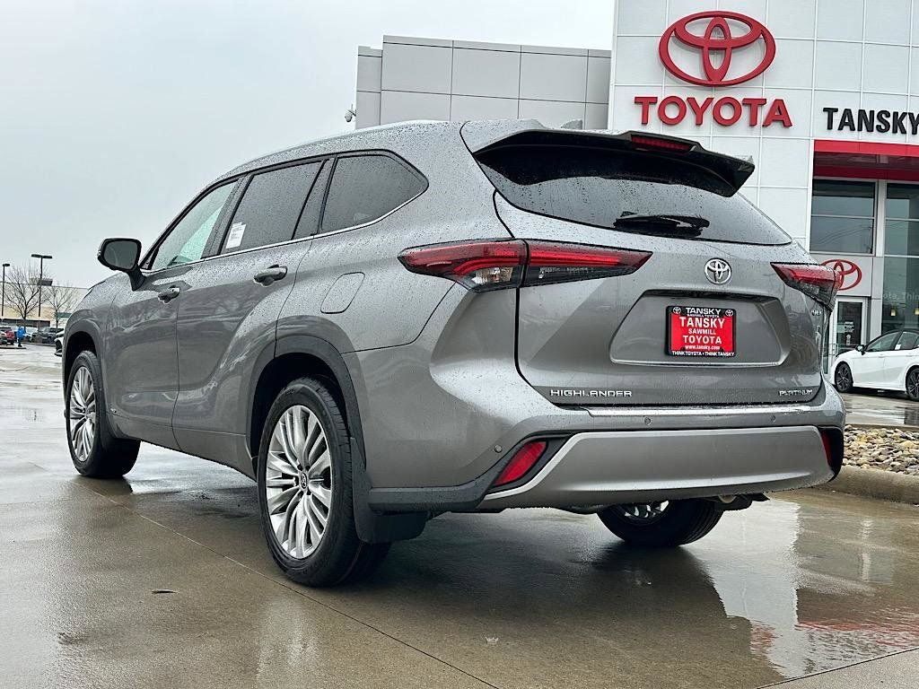 2026 Toyota Highlander Hybrid Platinum