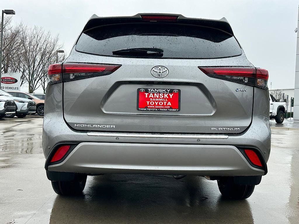 2026 Toyota Highlander Hybrid Platinum