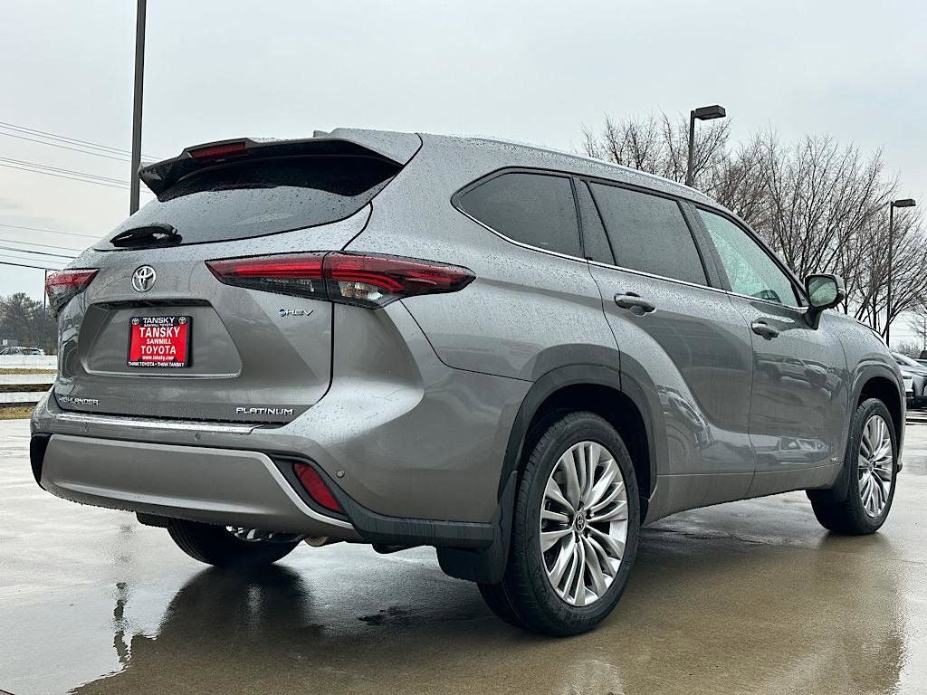 2026 Toyota Highlander Hybrid Platinum