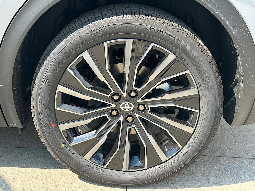 2026 Toyota C-HR XSE