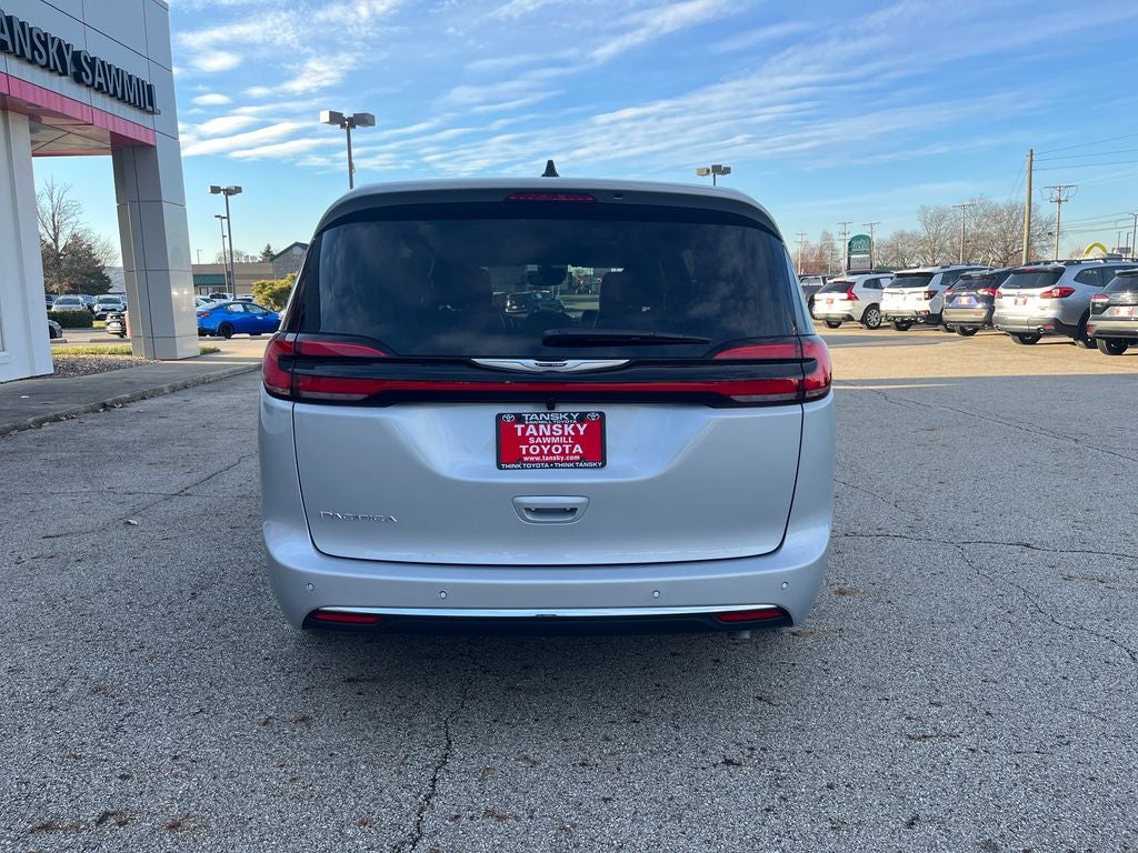 2026 Chrysler Pacifica Select