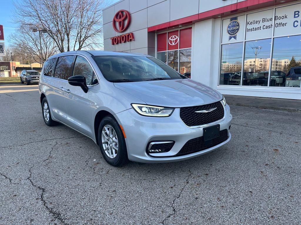 2026 Chrysler Pacifica Select