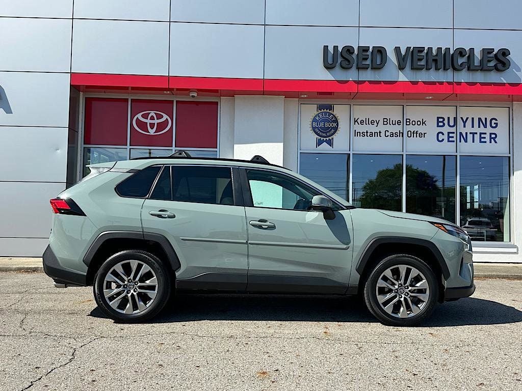 2023 Toyota RAV4 XLE Premium