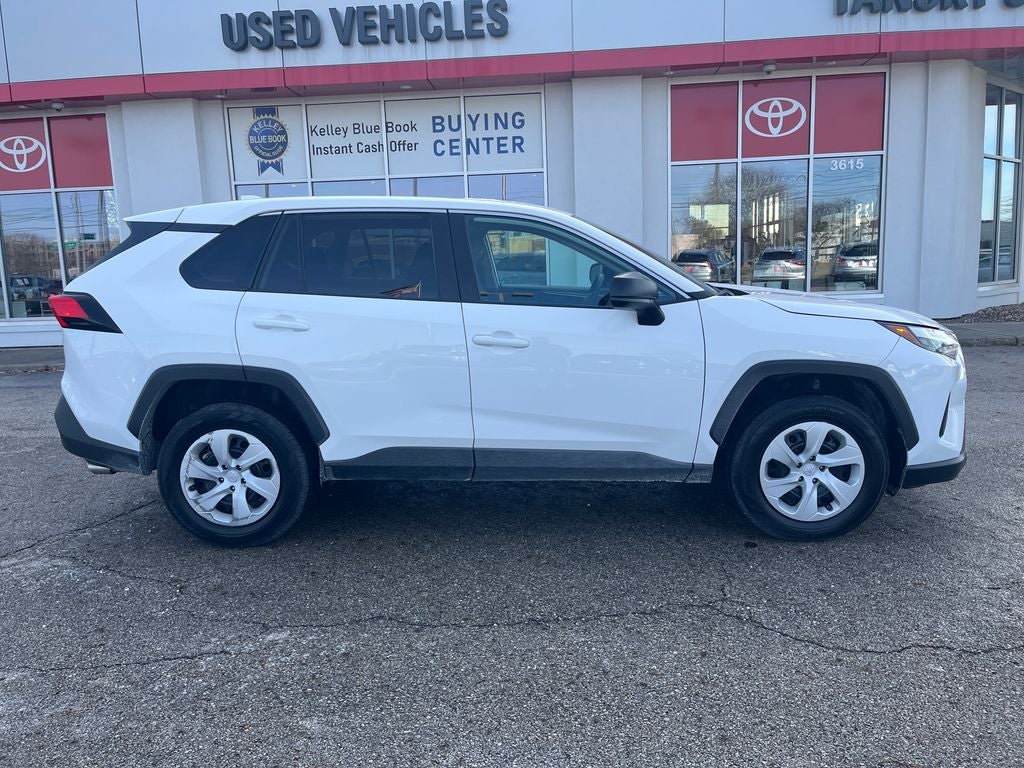 2024 Toyota RAV4 LE