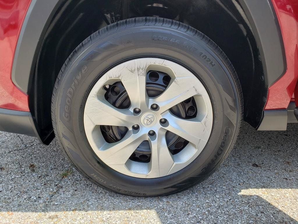 2019 Toyota RAV4 LE