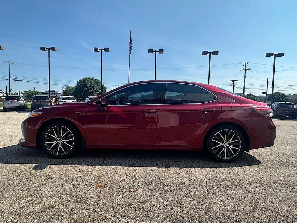 2021 Toyota Camry Hybrid XLE