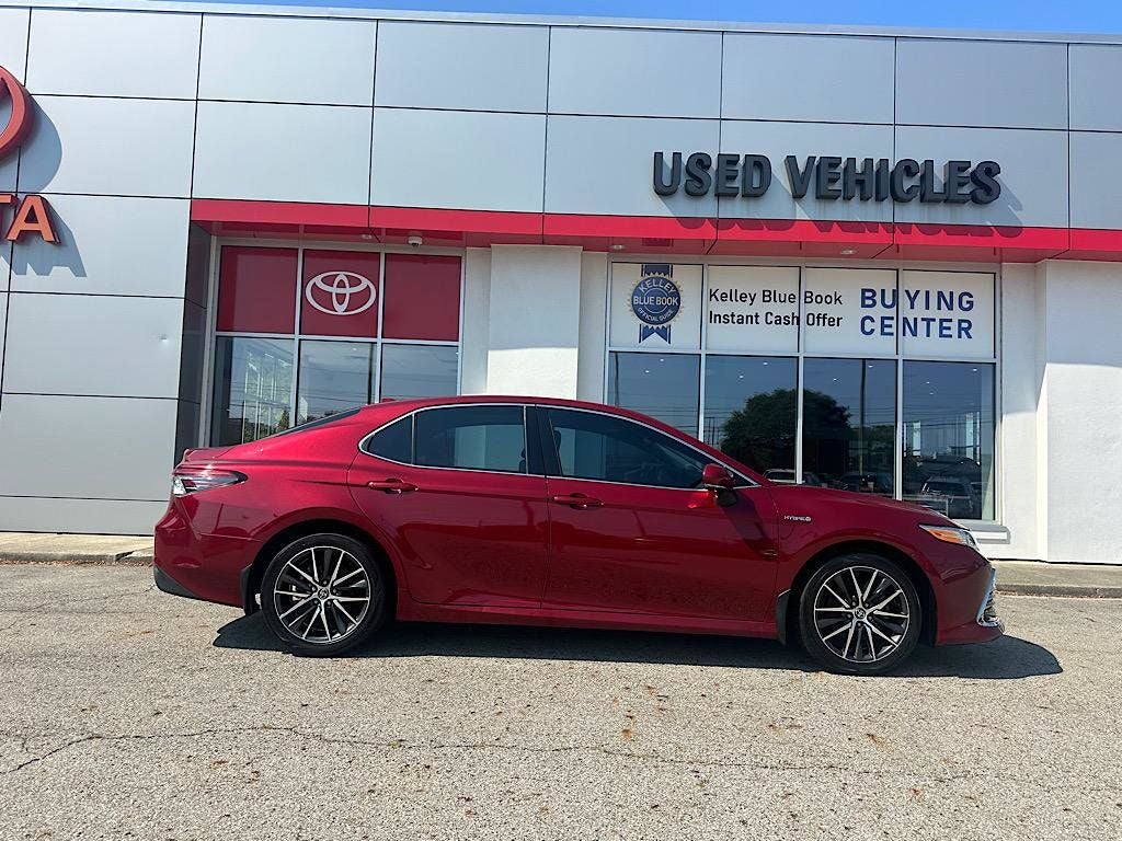 2021 Toyota Camry Hybrid XLE