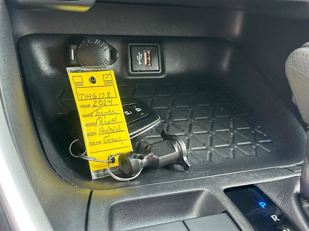 2024 Toyota RAV4 Hybrid XLE
