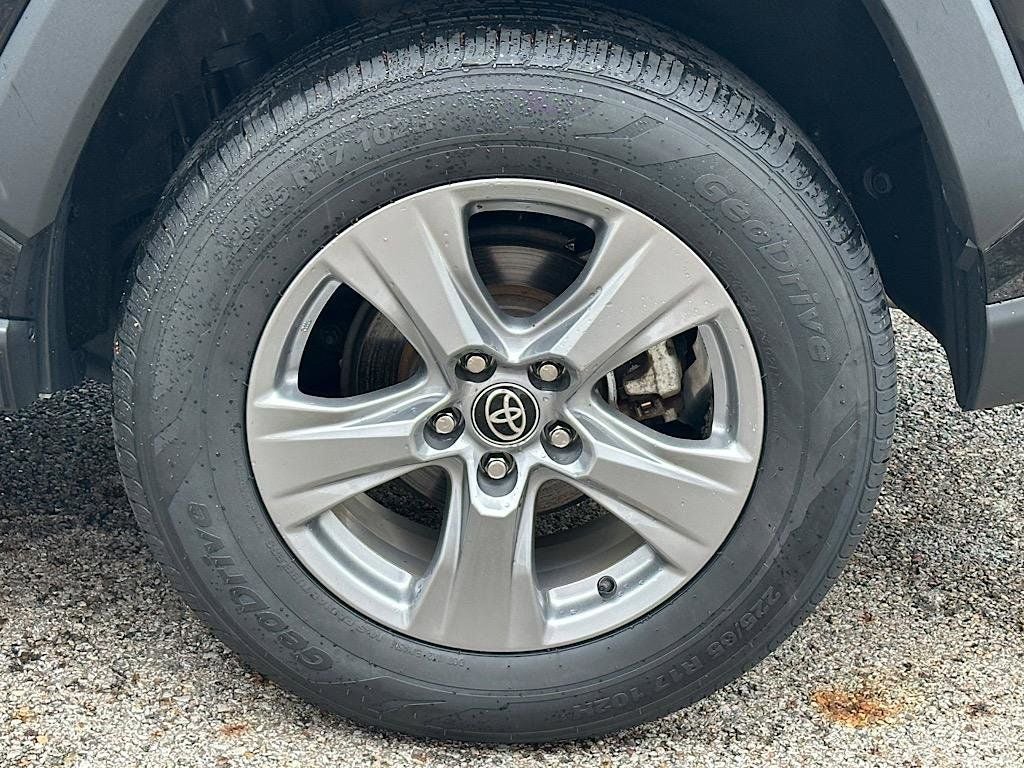 2022 Toyota RAV4 Hybrid XLE