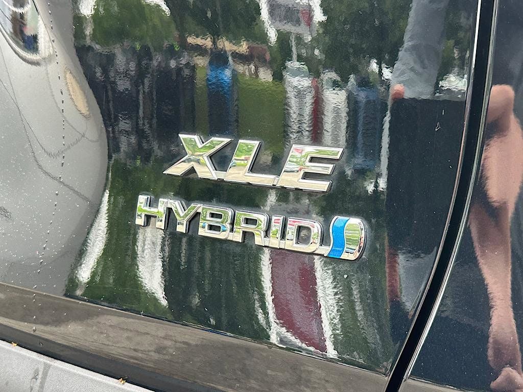 2022 Toyota RAV4 Hybrid XLE