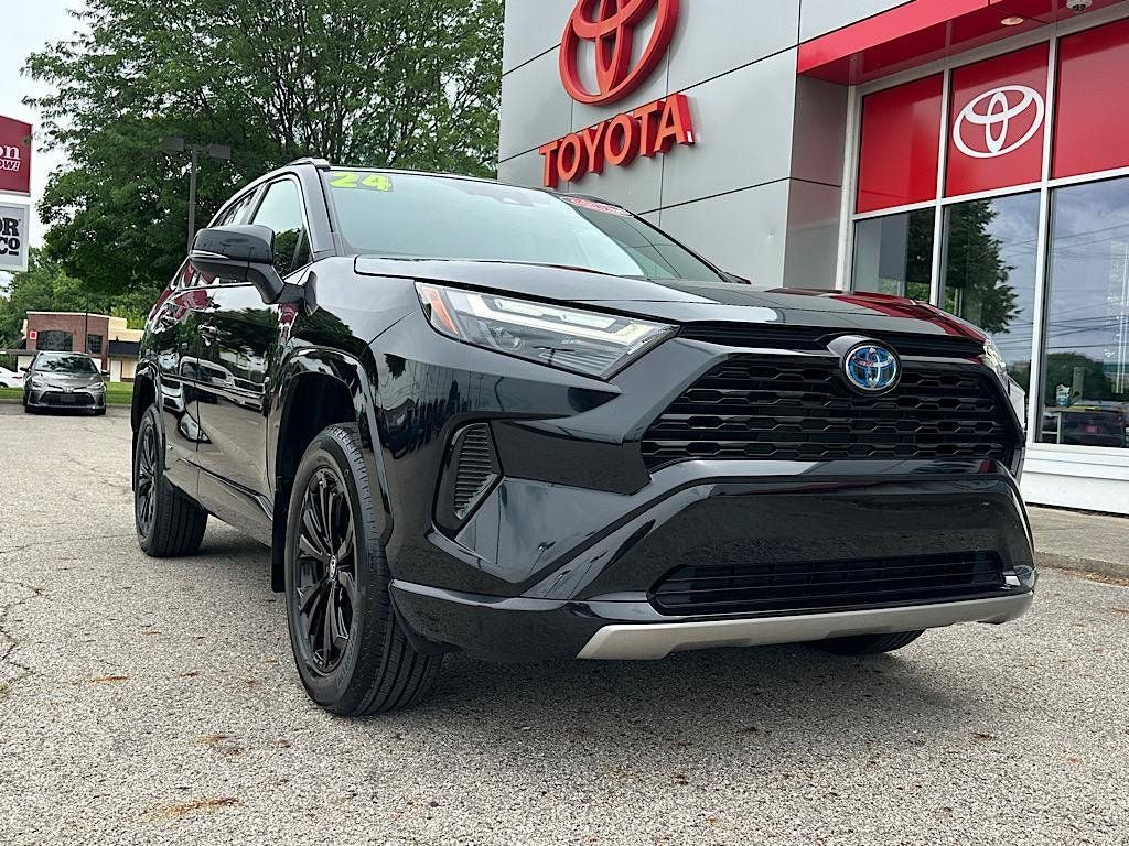 2024 Toyota RAV4 Hybrid SE