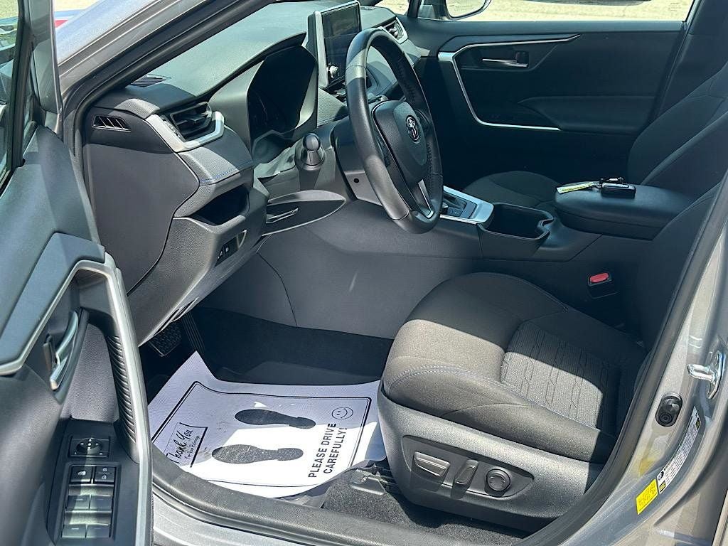 2025 Toyota RAV4 Hybrid SE