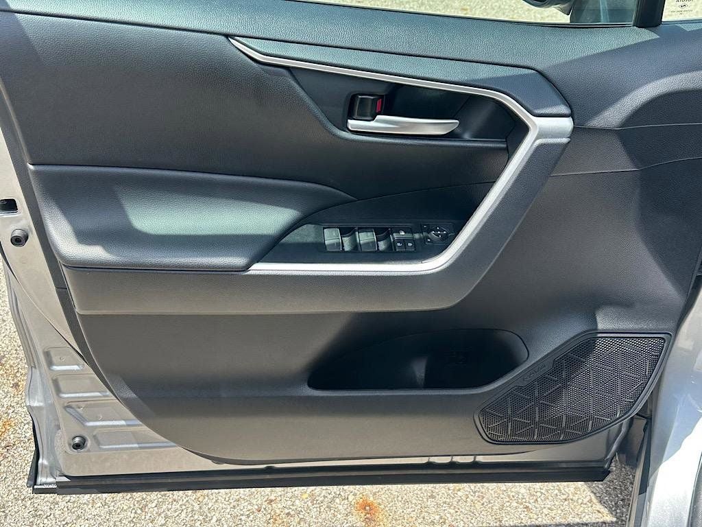 2025 Toyota RAV4 Hybrid SE