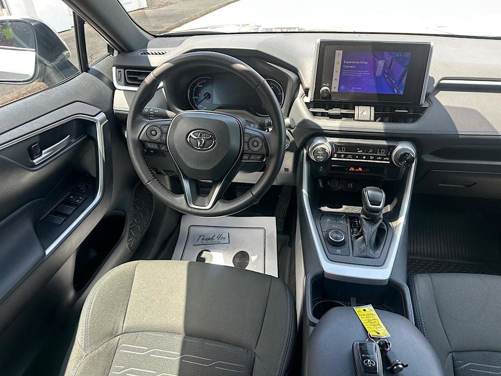 2025 Toyota RAV4 Hybrid SE