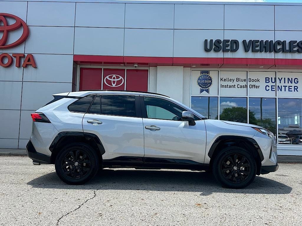2025 Toyota RAV4 Hybrid SE