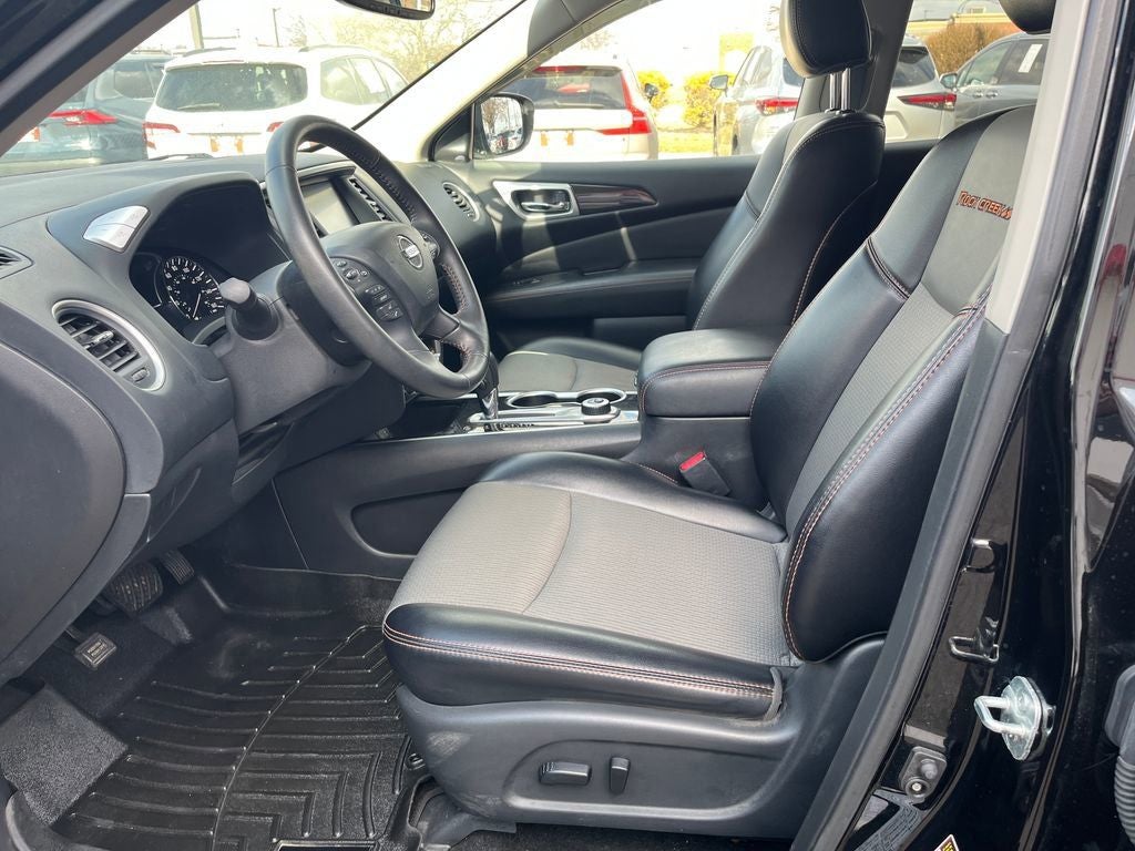 2020 Nissan Pathfinder SV