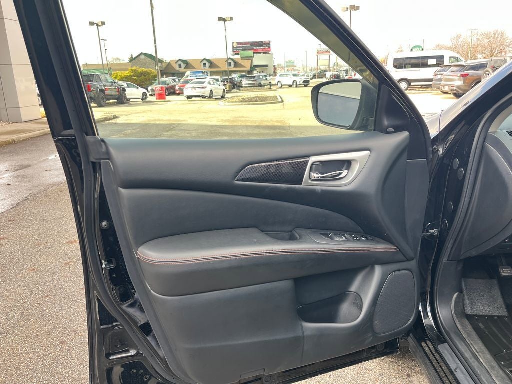 2020 Nissan Pathfinder SV