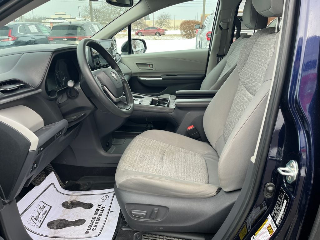 2021 Toyota Sienna LE 8 Passenger