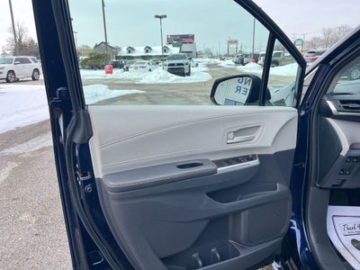 2021 Toyota Sienna LE 8 Passenger