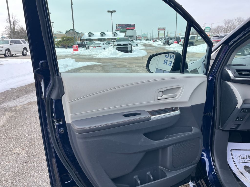 2021 Toyota Sienna LE 8 Passenger