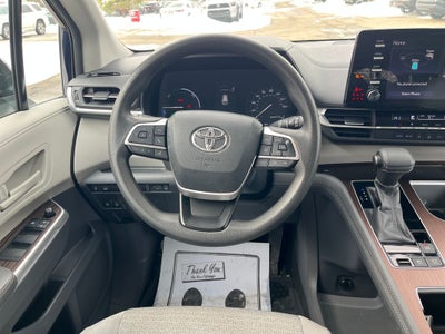 2021 Toyota Sienna LE 8 Passenger