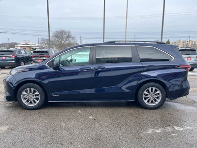 2021 Toyota Sienna LE 8 Passenger