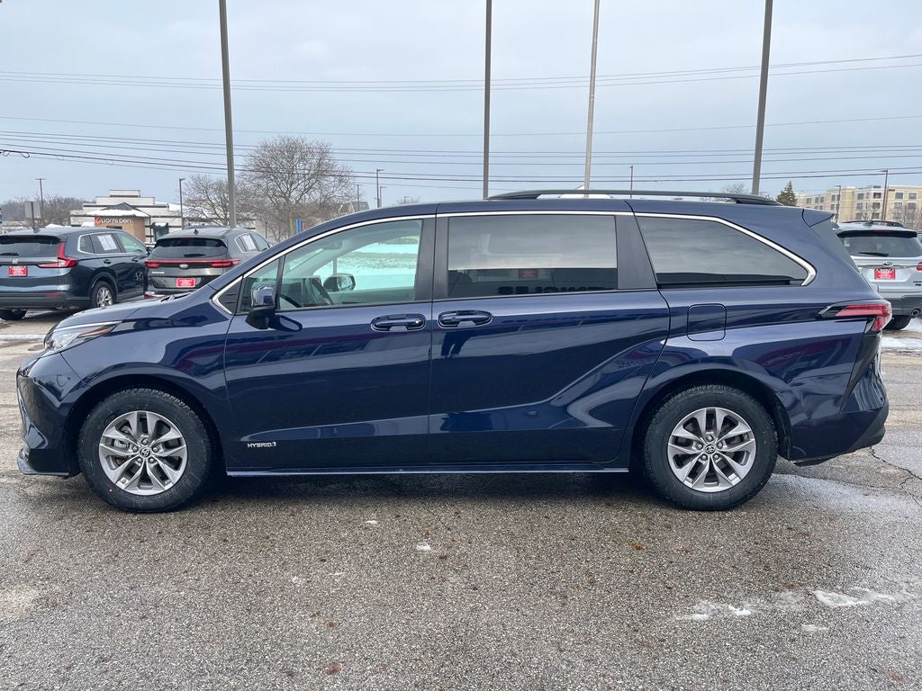 2021 Toyota Sienna LE 8 Passenger