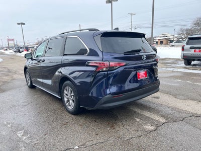2021 Toyota Sienna LE 8 Passenger