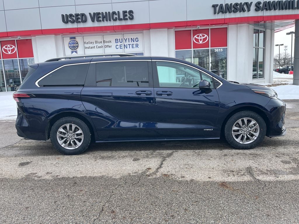 2021 Toyota Sienna LE 8 Passenger