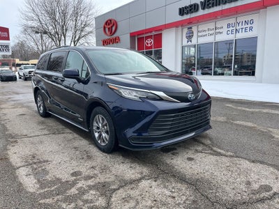 2021 Toyota Sienna LE 8 Passenger