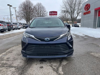 2021 Toyota Sienna LE 8 Passenger