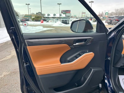 2025 Toyota Highlander Hybrid Platinum