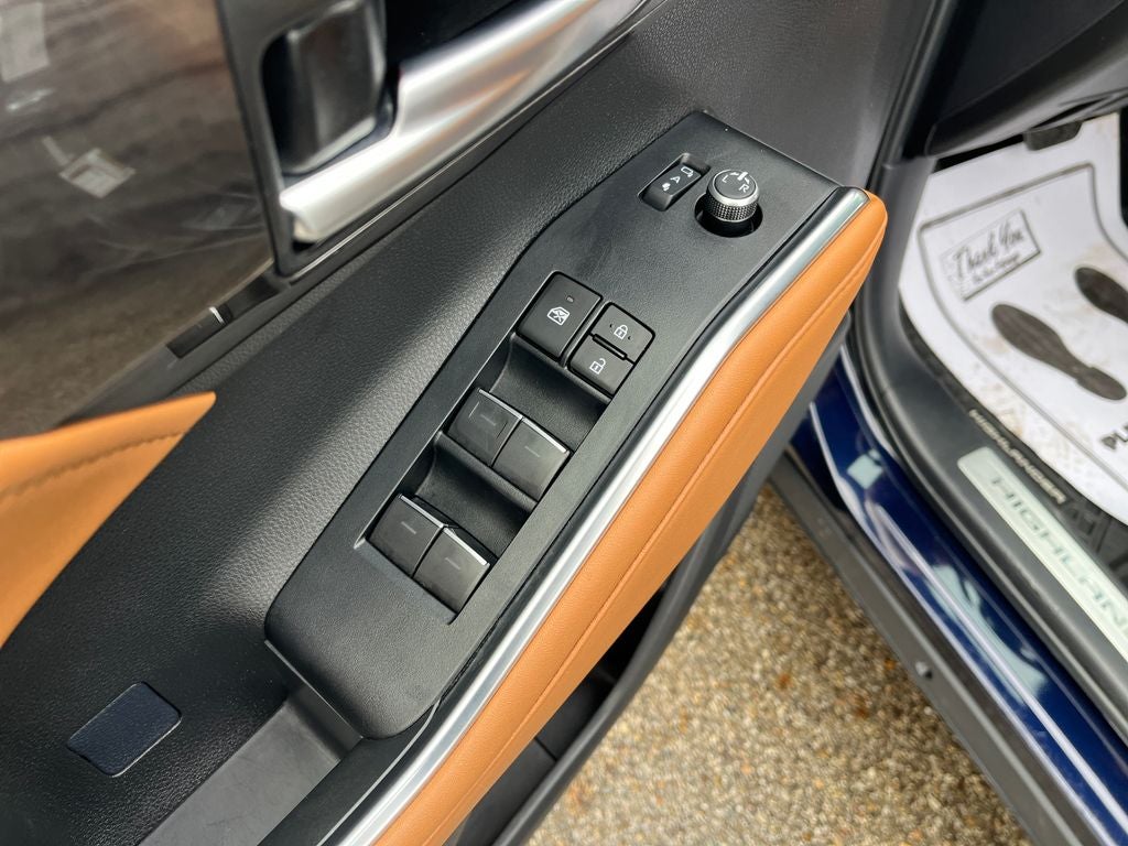 2025 Toyota Highlander Hybrid Platinum