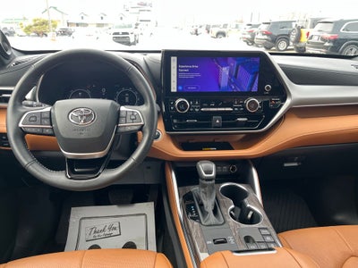 2025 Toyota Highlander Hybrid Platinum