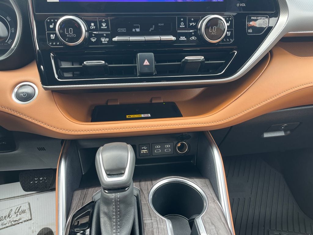 2025 Toyota Highlander Hybrid Platinum