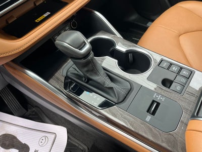 2025 Toyota Highlander Hybrid Platinum