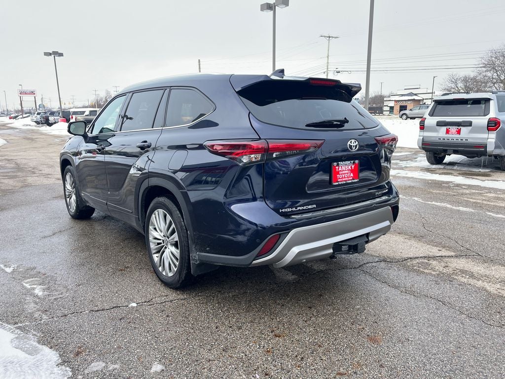 2025 Toyota Highlander Hybrid Platinum