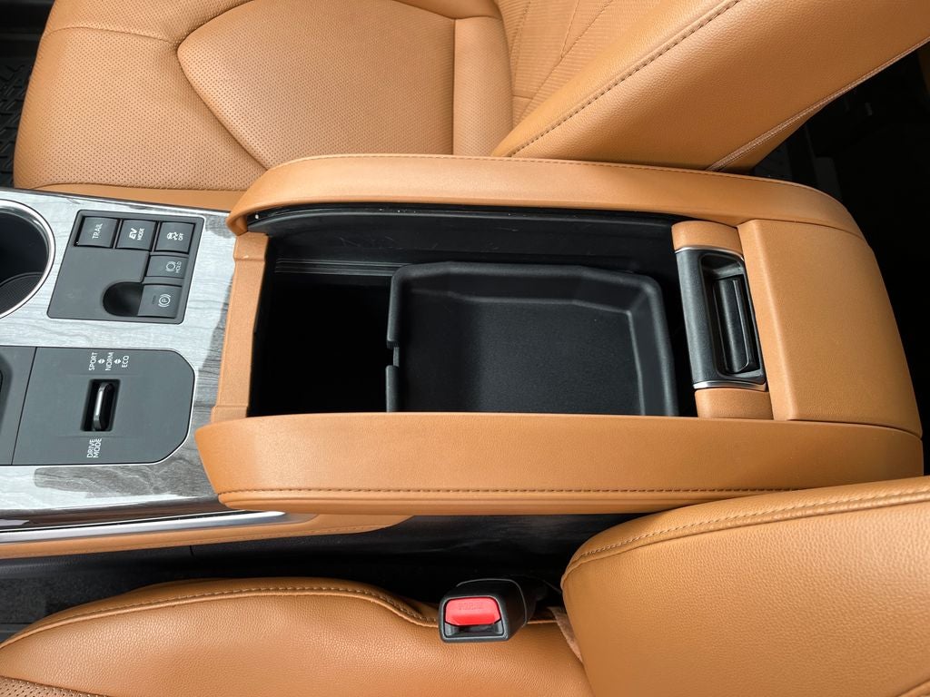 2025 Toyota Highlander Hybrid Platinum