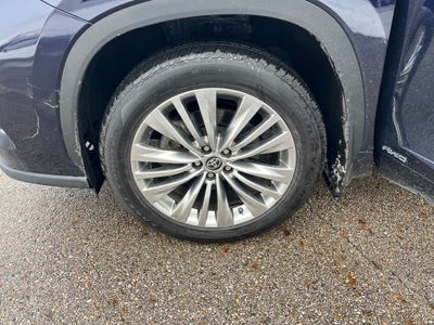 2025 Toyota Highlander Hybrid Platinum