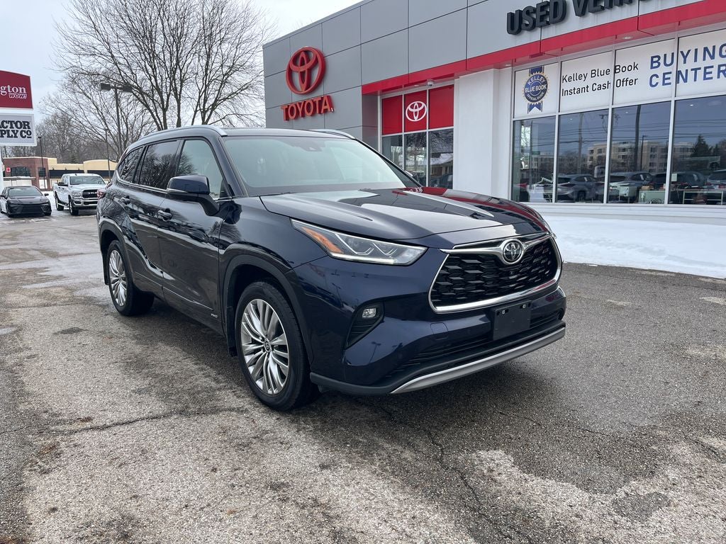 2025 Toyota Highlander Hybrid Platinum