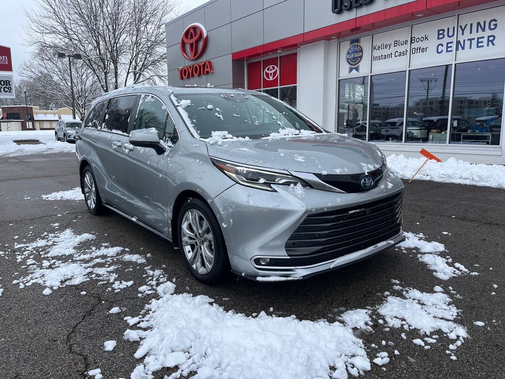 2024 Toyota Sienna Platinum 7 Passenger