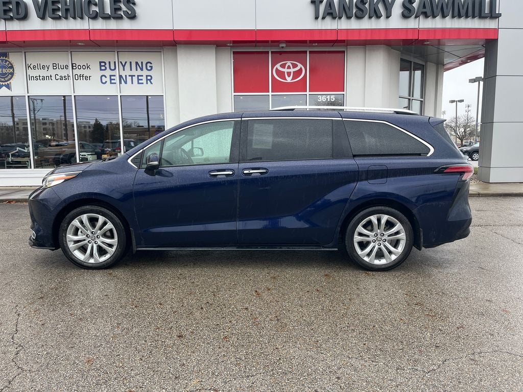 2022 Toyota Sienna Platinum 7 Passenger