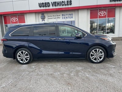 2022 Toyota Sienna Platinum 7 Passenger