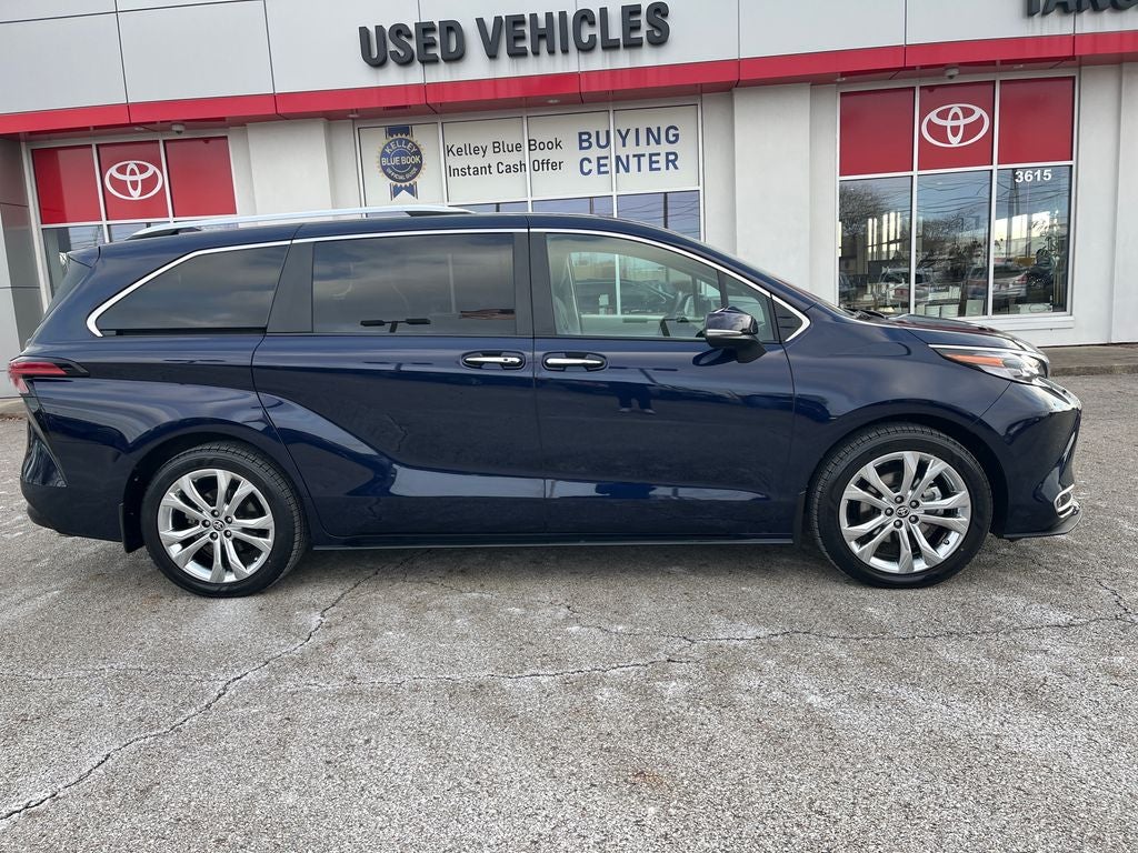 2022 Toyota Sienna Platinum 7 Passenger