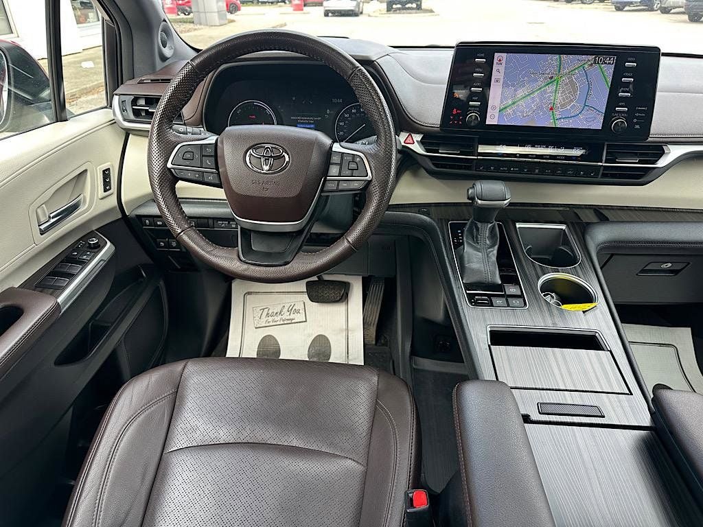 2022 Toyota Sienna Platinum 7 Passenger