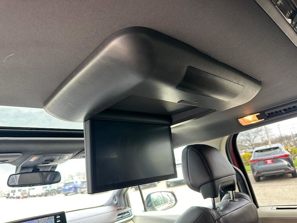 2022 Toyota Sienna Platinum 7 Passenger