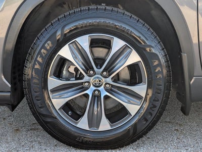 2022 Toyota Highlander Hybrid XLE
